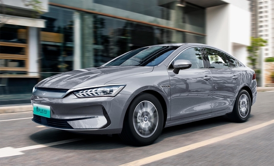 BYDs meistverkaufte rein elektrische Familienlimousine, Qin plus EV, hat eine Reichweite von 500 km.