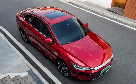 BYDs meistverkaufte rein elektrische Familienlimousine, Qin plus EV, hat eine Reichweite von 500 km.