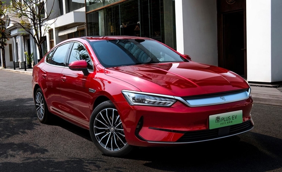 BYDs meistverkaufte rein elektrische Familienlimousine, Qin plus EV, hat eine Reichweite von 500 km.