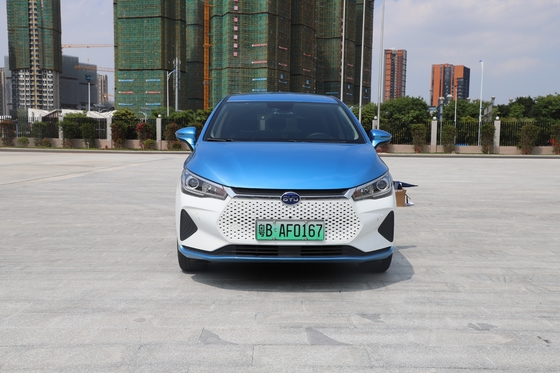 BYDs meistverkauftes rein elektrisches Taxi, der neue e6, hat eine Reichweite von 500 km.