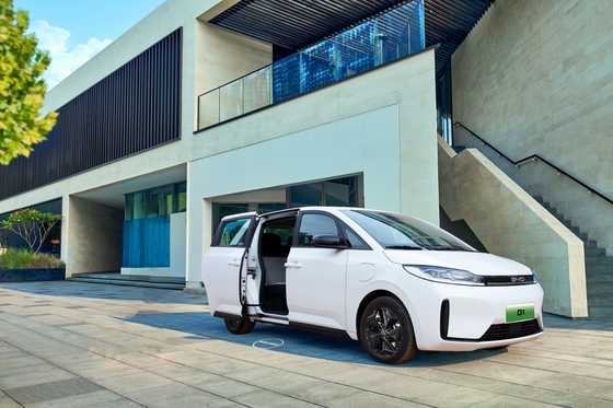 BYD Pure Electric Taxi D1 hat eine Reichweite von 418 km und eine elektrische Schiebetür