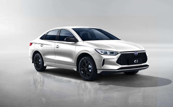 BYD Pure Electric E3 Taxi hat eine Reichweite von 401 km für reibungslose Beförderung